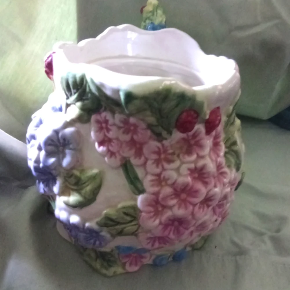 Lovely 3 dimensional shabby chic ceramic pitcher